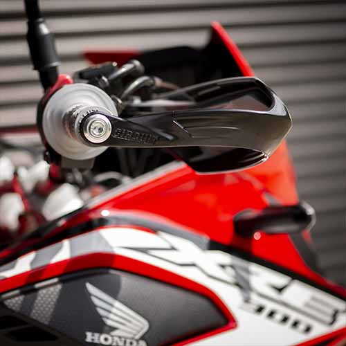 CUBRE MANO STREET NEGRO/PLATA (JGO) CIRCUIT PM050-21C