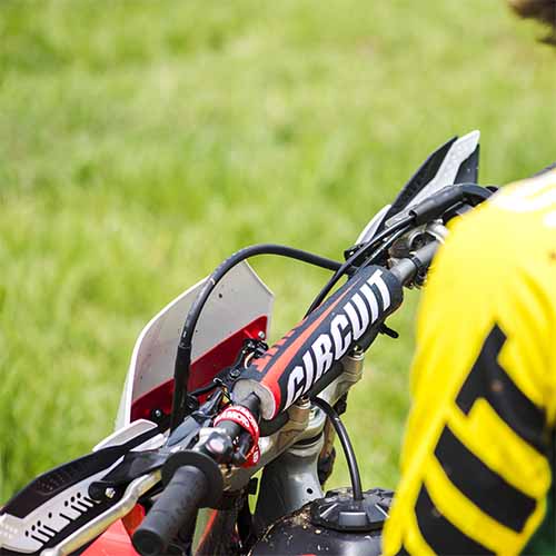 PROTECTOR DE MANILLAR MX III NEGRO/ROJO CIRCUIT HP016-215