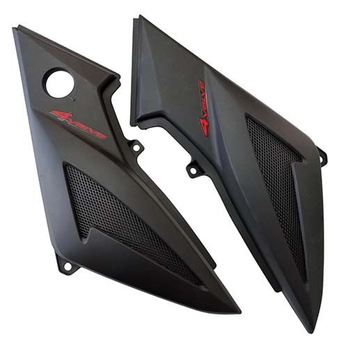 CACHA LATERAL BAJAJ ROUSER NS200 NEGRO (JGO) MTC