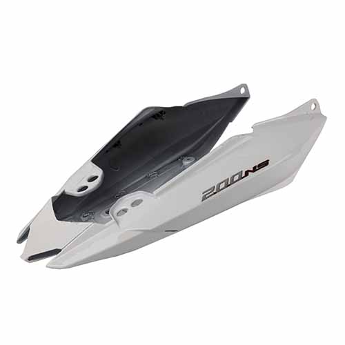 CACHA BAJO ASIENTO COMPLETA BAJAJ ROUSER NS200 BLANCO MTC