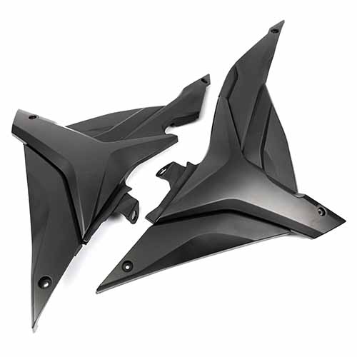 CACHA LATERAL SUZUKI GSX150 GIXXER GRIS (JGO) MTC